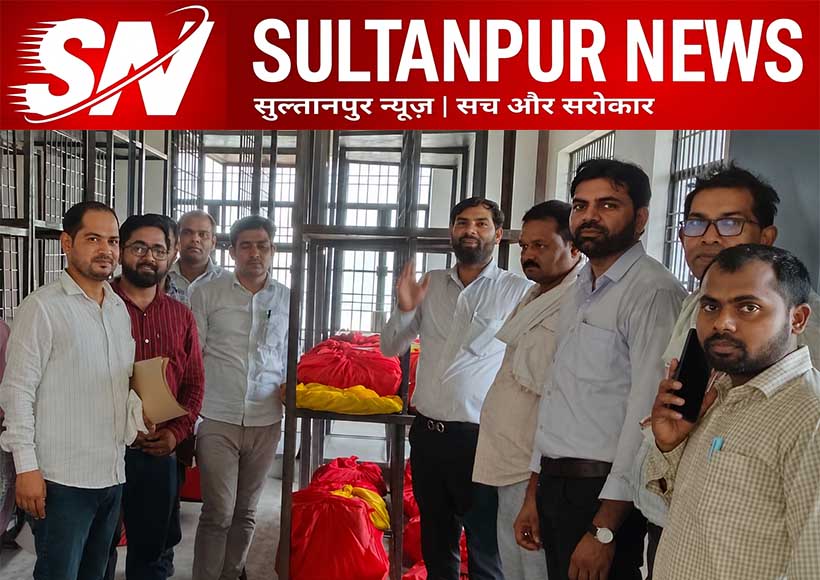 lambhua-lekhpal-protest-extra-charge-bags-submitted-sultanpur