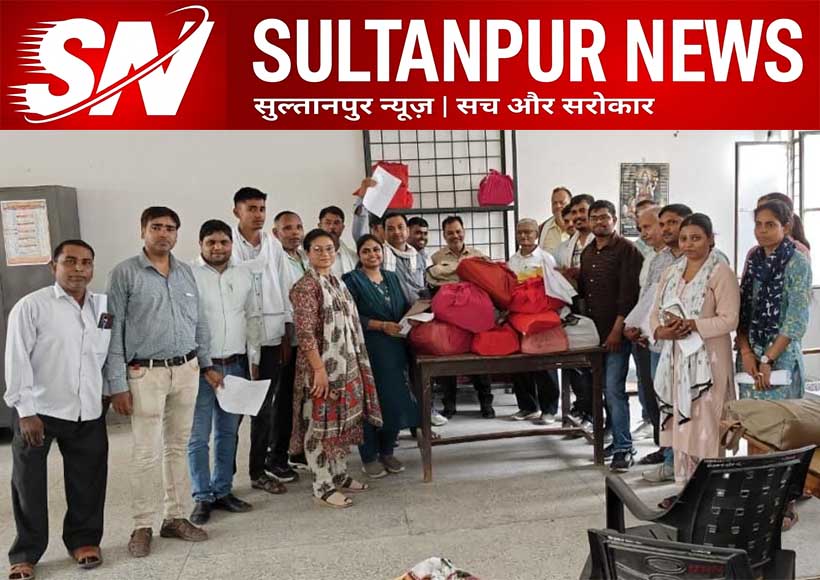 jaisinghpur-lekhpal-protest-extra-charge-bags-submitted